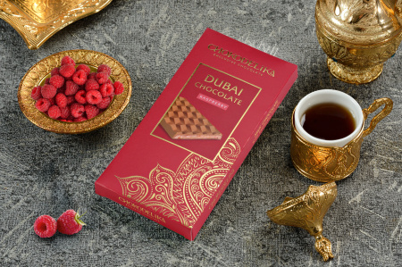 Шоколад белый Dubai Raspberry с начинкой малина, 50 гр